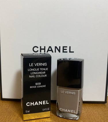 CHANEL ヴェルニロングトュニュ　
909 ベージュサンドレ

誕生日プレンゼントでもらいました！
秋冬にもって来い！な可愛い色味♡

インスタで見たデザインを参考にイエローと一緒に

乾くの早いし