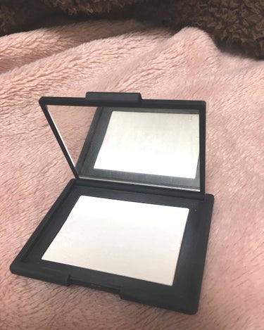 ライトリフレクティングセッティングパウダー　プレスト　N/NARS/プレストパウダーを使ったクチコミ（2枚目）