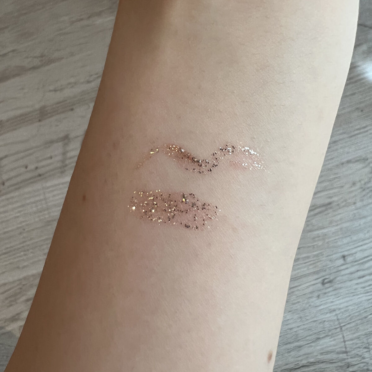 グリッター イルミネーションライナー R/CipiCipi/リキッドアイライナーを使ったクチコミ（2枚目）