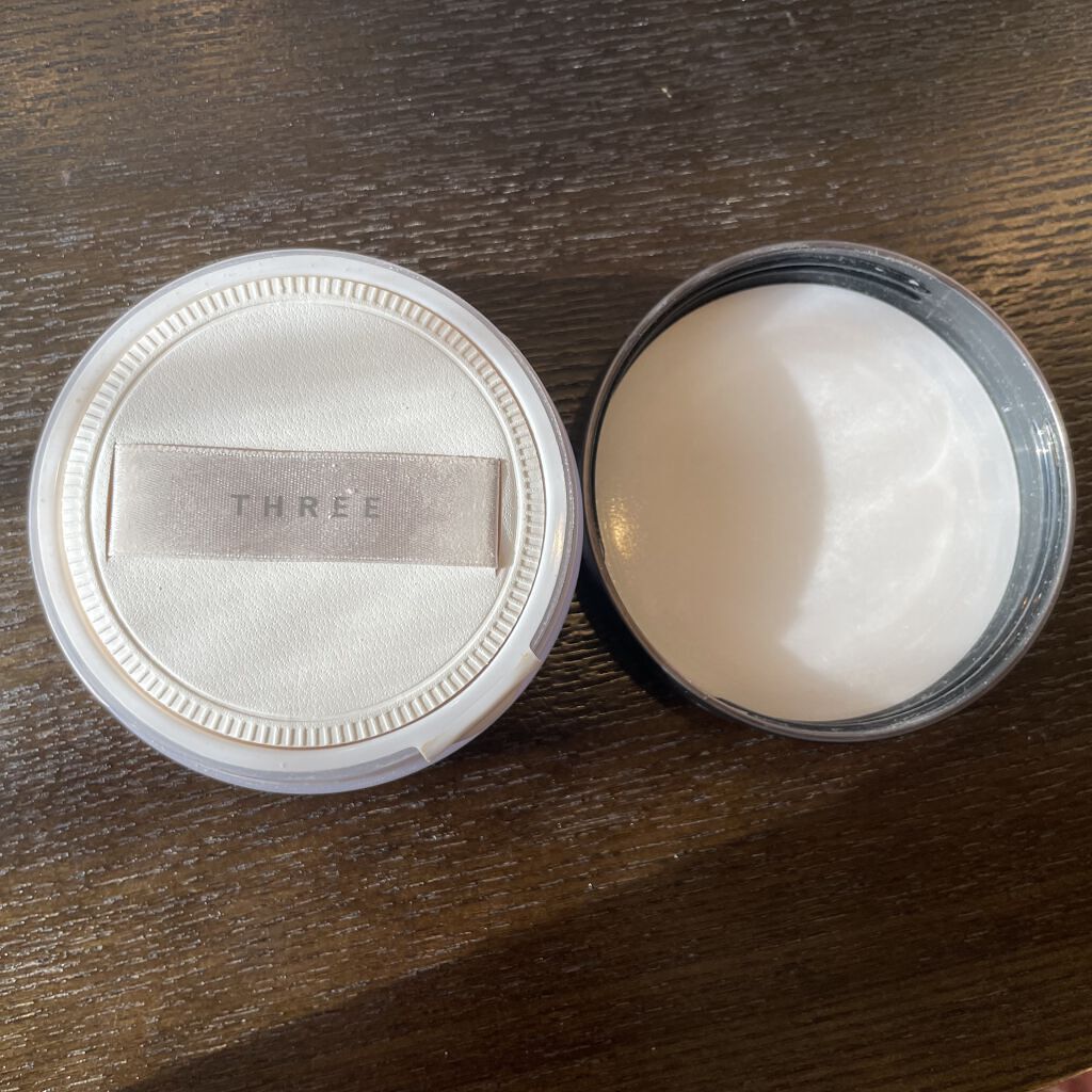 アドバンスドエシリアルスムースオペレーター ルースパウダー/THREE/ルースパウダーを使ったクチコミ（2枚目）