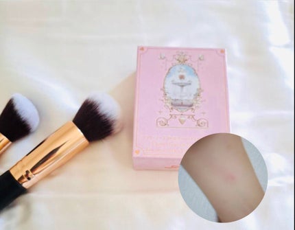 ソジン800 on LIPS 「フラワーノーズストロベリーロココチークブラッシュ(G01)をプ..」(4枚目)