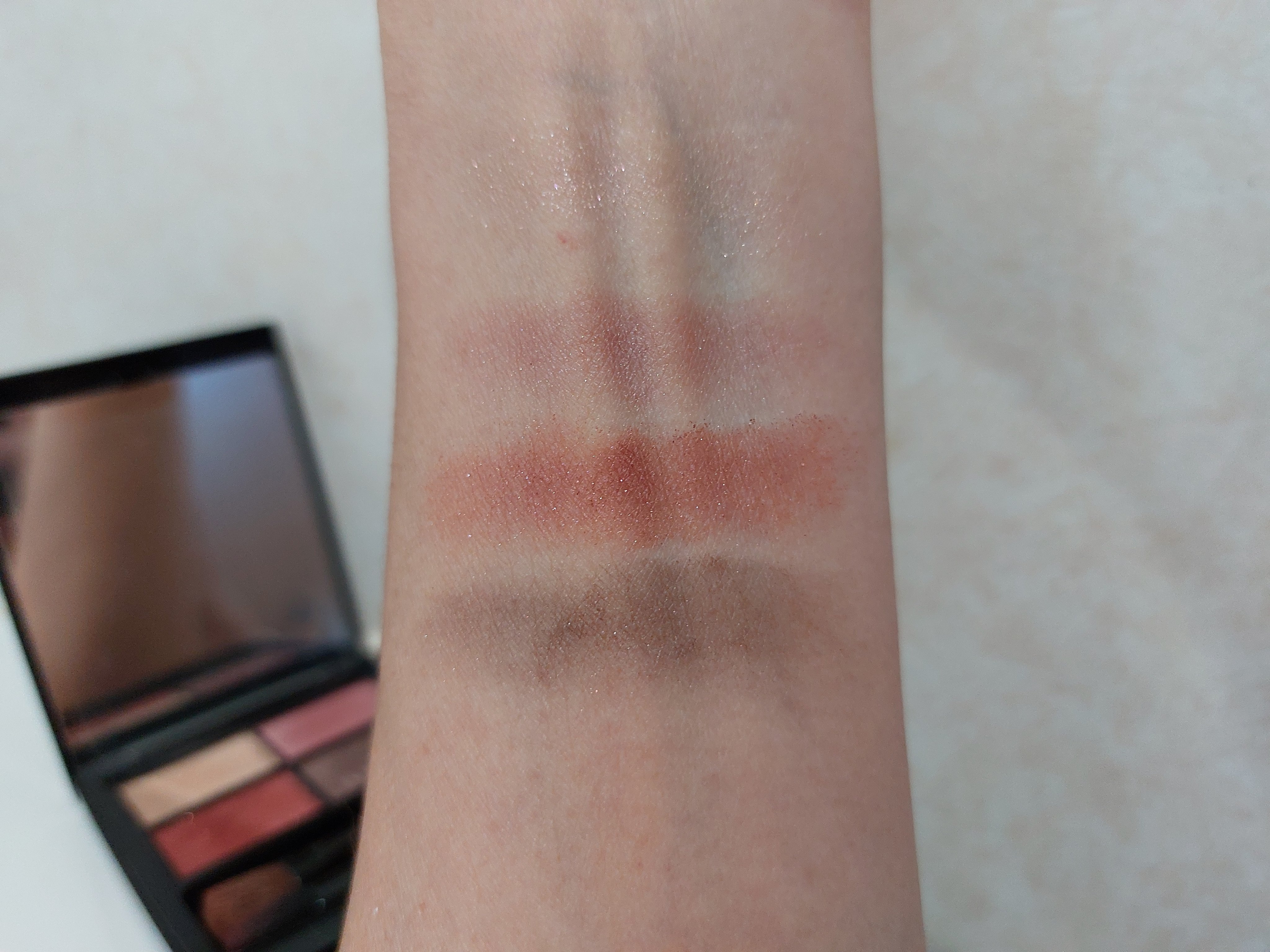 ミネラルクラッシィシャドー メロウガーネット（限定色）/エトヴォス/アイシャドウパレットを使ったクチコミ（2枚目）