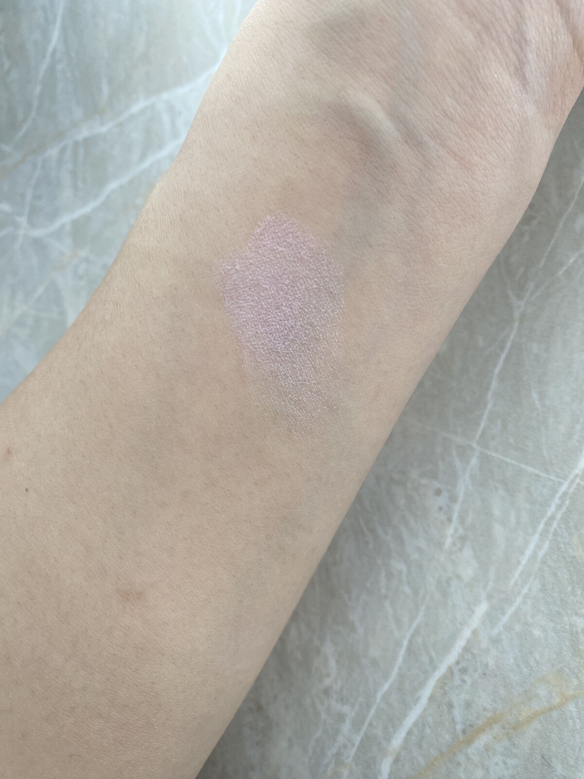 パールグロウニュアンサー/CEZANNE/パウダーハイライトを使ったクチコミ（3枚目）