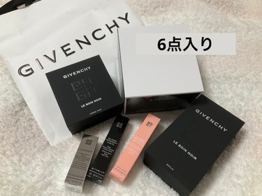 GIVENCHY ソワン ノワール セラム(旧)のクチコミ「1月1日　購入品

GIVENCHY 福袋　3万円
　33,000円


内容
ソワン ノワー.....」（2枚目）