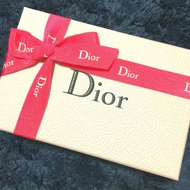 本日届きました💕
全てSUMMER限定品になります♬

✩Dior✩
サンク クルール 597 ヒート アップ

オレンジブラウン系のパレットです♪

✩Dior✩
ディオールショウクーリング スティッ