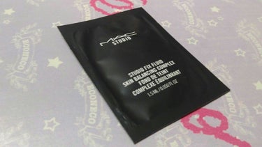 M・A・C　スタジオフィックス フルイッド SPF 15

M・A・Cのファンデーションリキッドです。
化粧品買ったら貰えました。嬉しい( *´艸｀)

カバー力えぐいっす。日焼け止め効果もあるし最高。