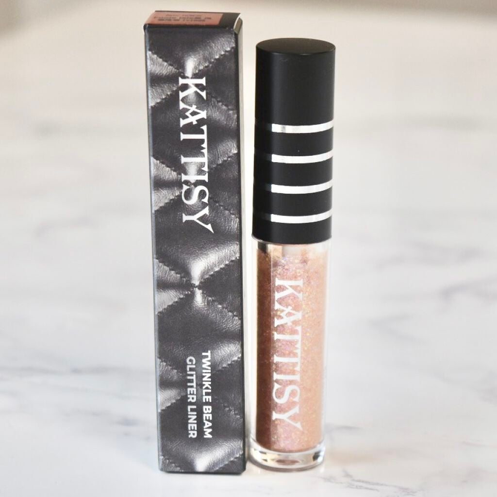 KATTISY Twinkle Beam Glitter Liner/YOUR BRAND/グリッターを使ったクチコミ(3枚目)