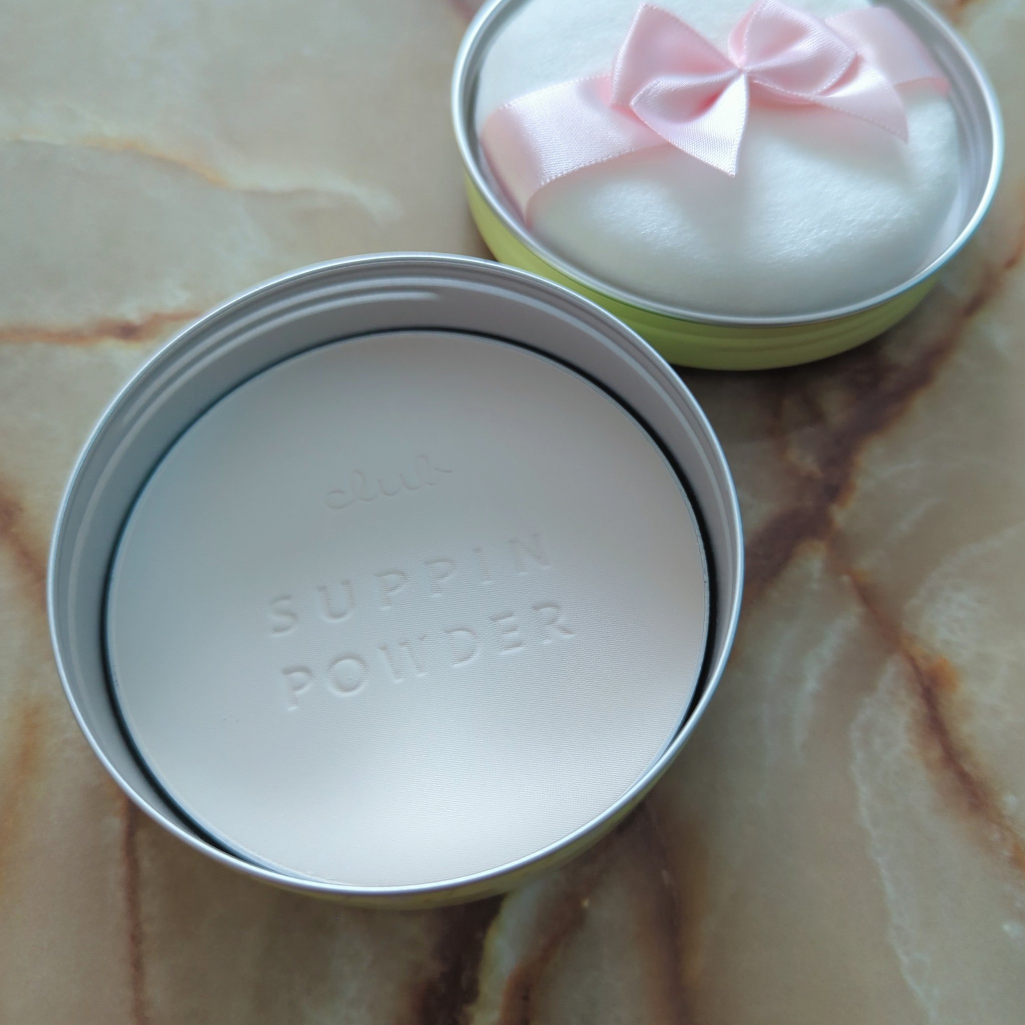 すっぴんパウダーC CICAレモングラスの香り D/クラブ/プレストパウダーを使ったクチコミ（2枚目）