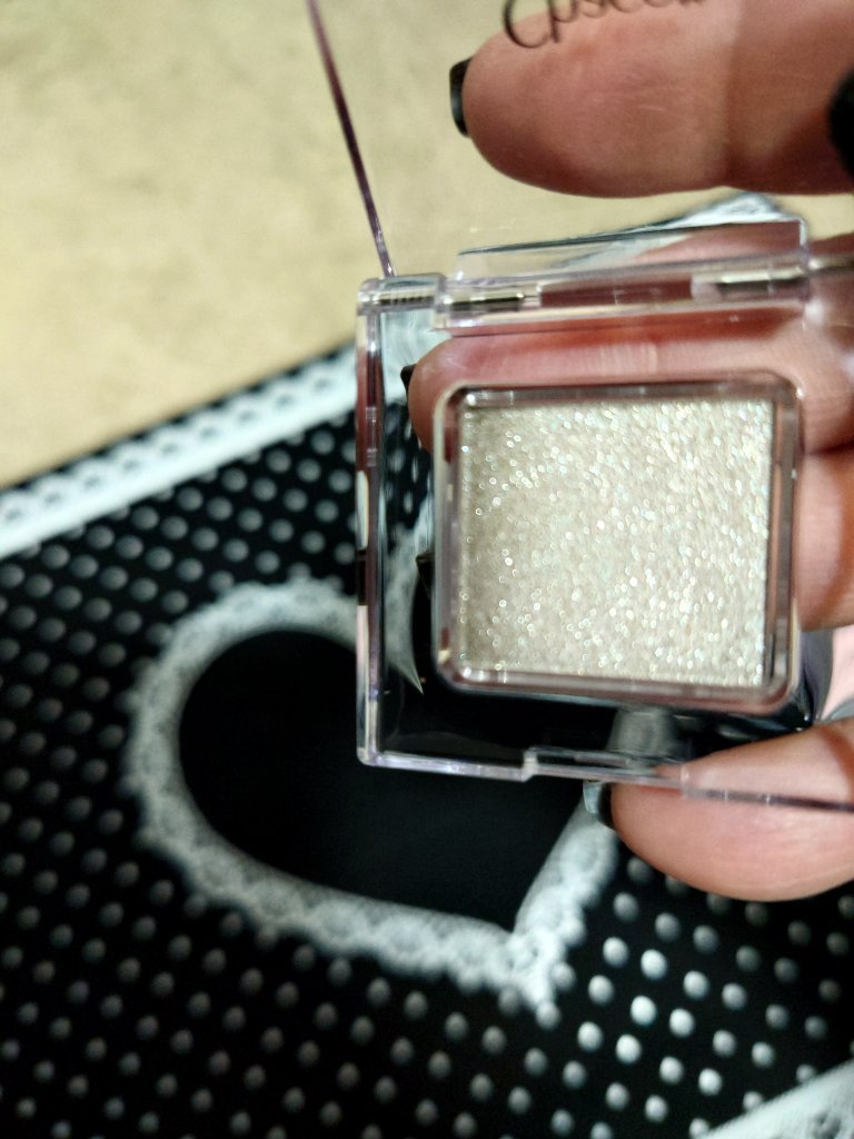 マルチカラーバリエーション スパークル/チャコット・コスメティクス/単色アイシャドウを使ったクチコミ（3枚目）