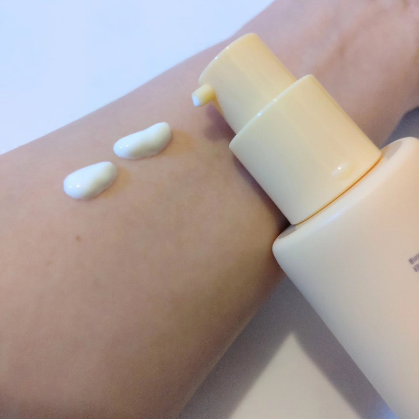 ヴィーガン リリーフ サン エッセンス /athé/日焼け止めクリームを使ったクチコミ(2枚目)