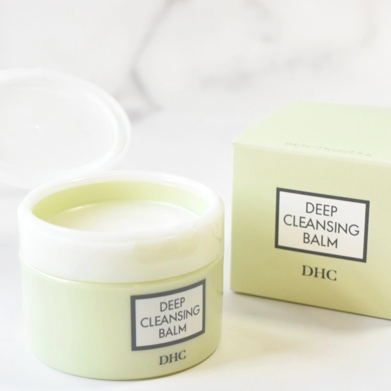 メーク、角栓汚れをとかしだしスッキリ！

【DHC ディープクレンジング バーム】
深くて大きい大人の毛穴に詰まった汚れを徹底クレンジングしてくれるそう✨

バームを伸ばすと、体温ですぐにトロトロとオイル状に変化します。

じゅわっととろけ
