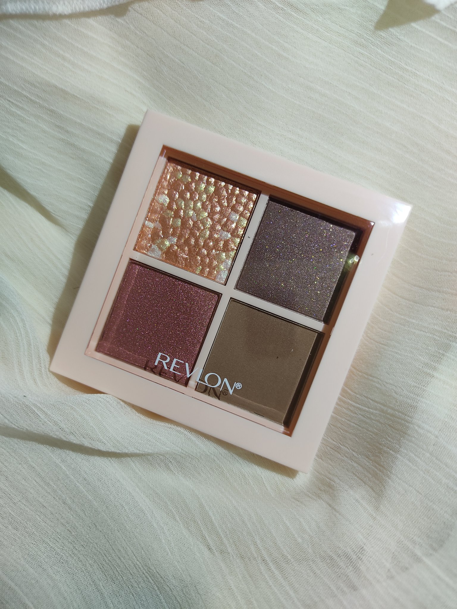 レブロン ダズル アイシャドウ クアッド/REVLON/アイシャドウパレットを使ったクチコミ（3枚目）