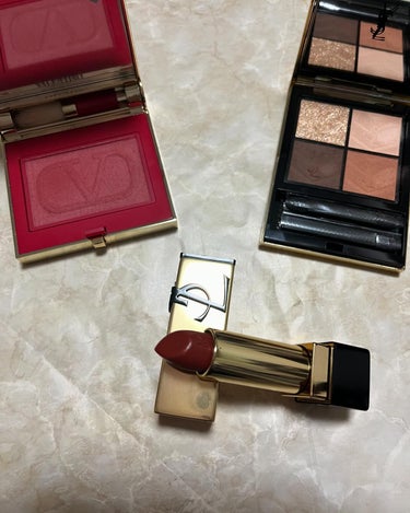 YVES SAINT LAURENT BEAUTE
クチュール ミニ クラッチ
#300　カスバ スパイシーズ
左上のラメがかわいい❤️
かわいいんだけどちょーっと物足りないw

CHANEL
スティロ