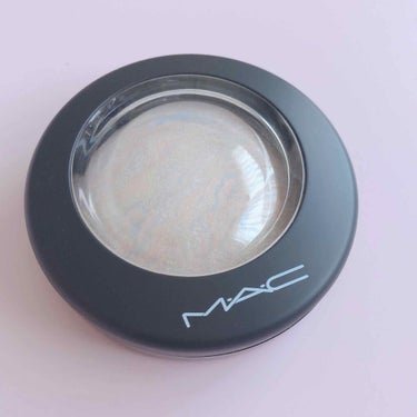 #MAC ハイライト  
ライトスカペード
1と3枚目はsnowカメラで撮ったものです
これは誕生日に貰ったものです！
MACのハイライトはリップスでも人気なので気になっていたのですが、使ってみるとめち