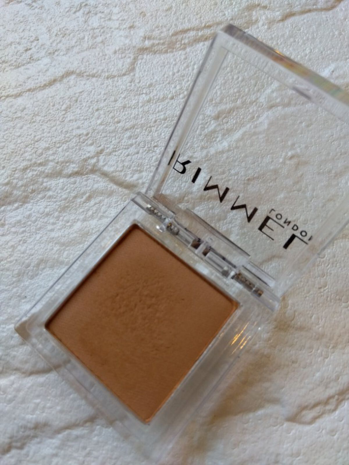ワンダー キューブ アイシャドウ マット M001/リンメル ロンドン/単色アイシャドウを使ったクチコミ（2枚目）