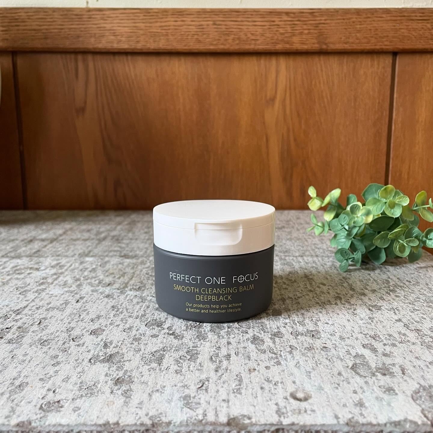 パーフェクトワンフォーカスから商品を提供いただきました。

スムースクレンジングバーム　ディープブラック

毛穴を集中ケア！
角栓クリア成分※が凝り固まった角栓を分解し、
すっきり洗いあげる特徴があるクレンジングバーム。
※ジカプリン酸ポリ