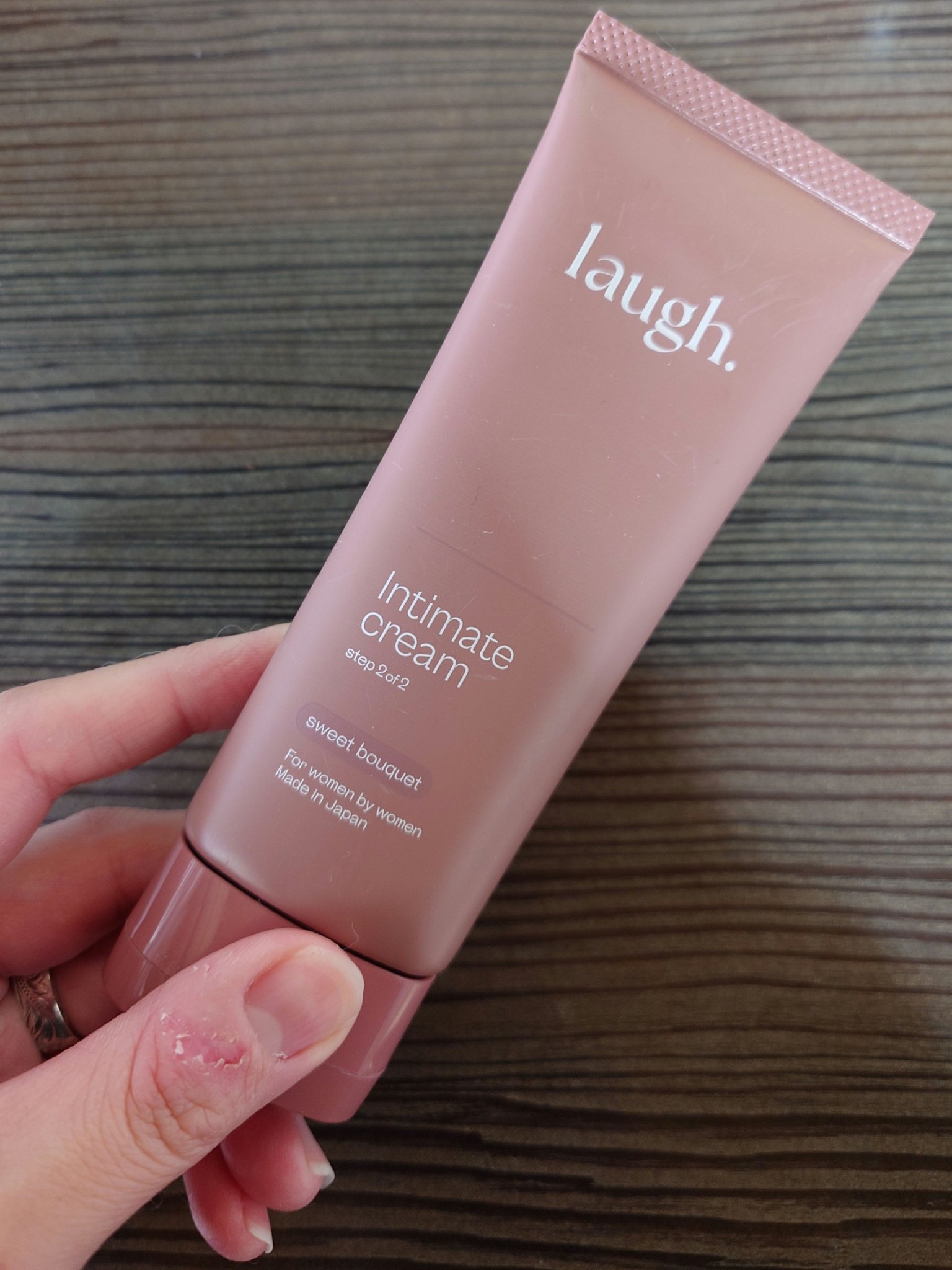 laugh. laugh.インティメイトクリーム　無香料のクチコミ「妊娠から出産までの間陰部の痒みがずっとあり、出産してからも痒くなることが多かった為こちらの商品.....」（1枚目）