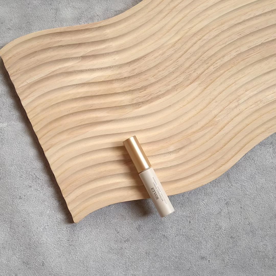 ミネラルインナートリートメントリキッドコンシーラー ナチュラルベージュ/エトヴォス/リキッドコンシーラーを使ったクチコミ（2枚目）