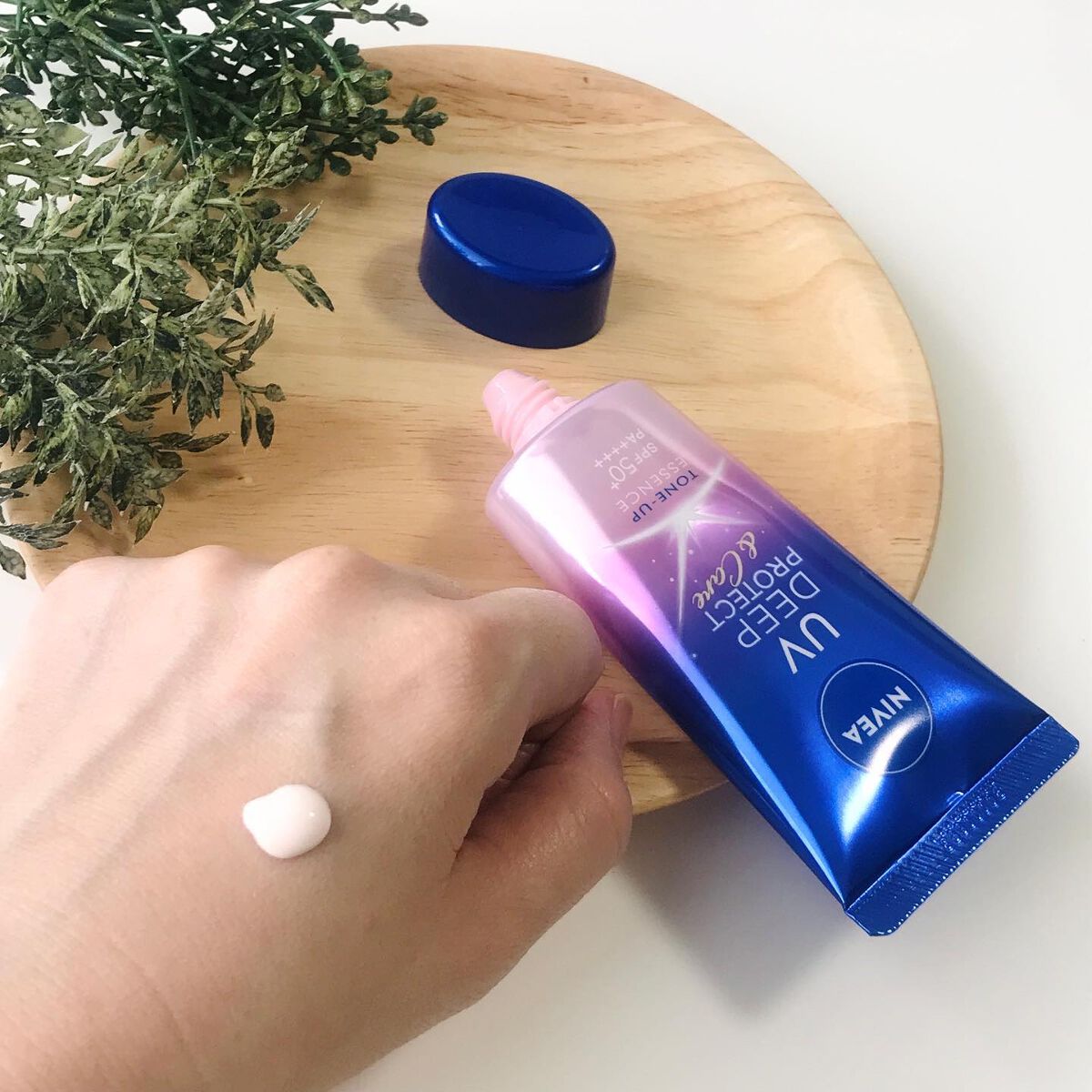 ニベアUV ディープ プロテクト&ケア トーンアップ エッセンス/ニベア/日焼け止めローションを使ったクチコミ(4枚目)