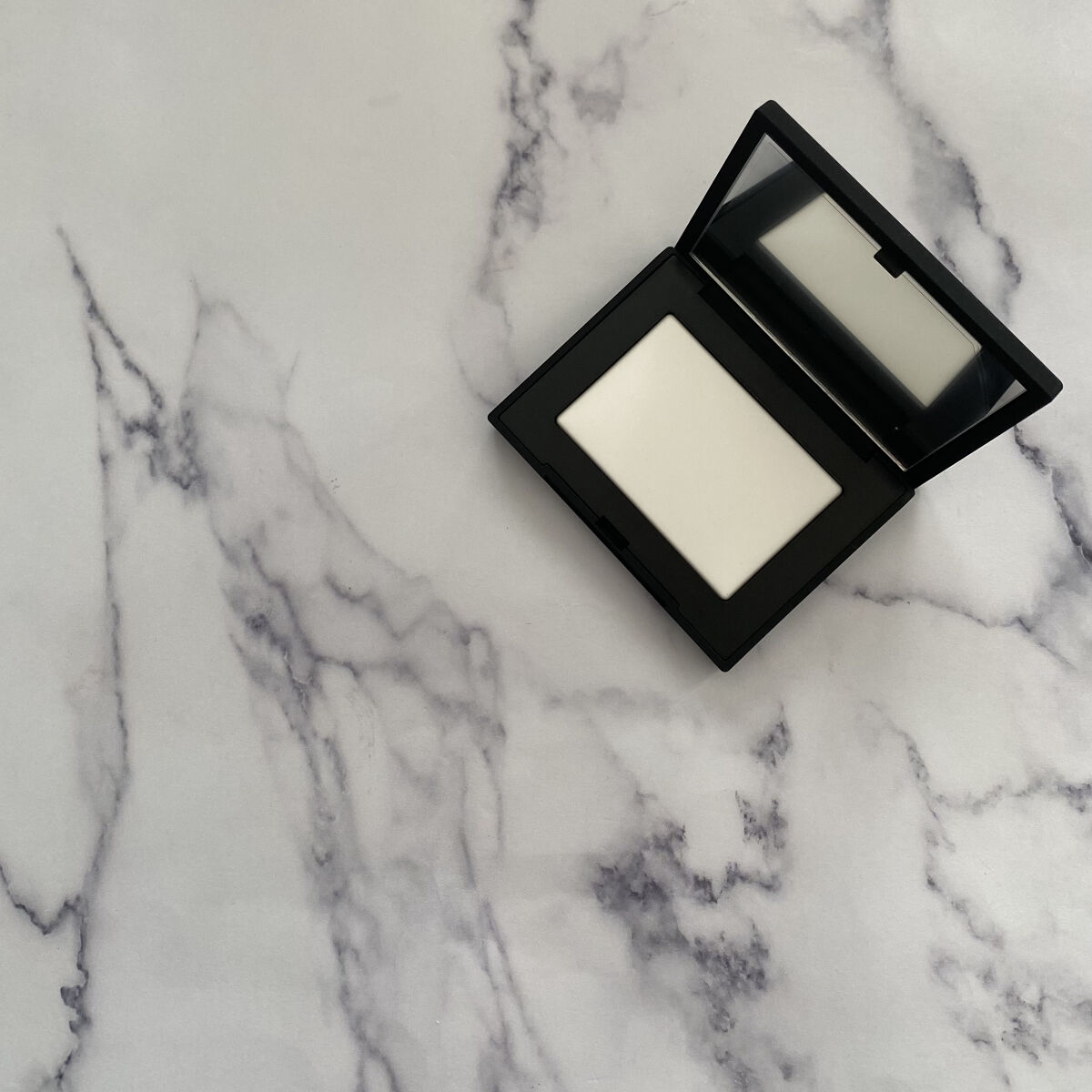 ライトリフレクティングセッティングパウダー　プレスト　N/NARS/プレストパウダーを使ったクチコミ（2枚目）