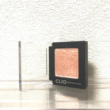 CLIO professional　プロ　シングルシャドウ

【品番･品名】
G10　펄펙션（pearlfection）（パールフェクション）

【つけ心地】
若干の粉飛びあり
アイシャドウベースをぬれ