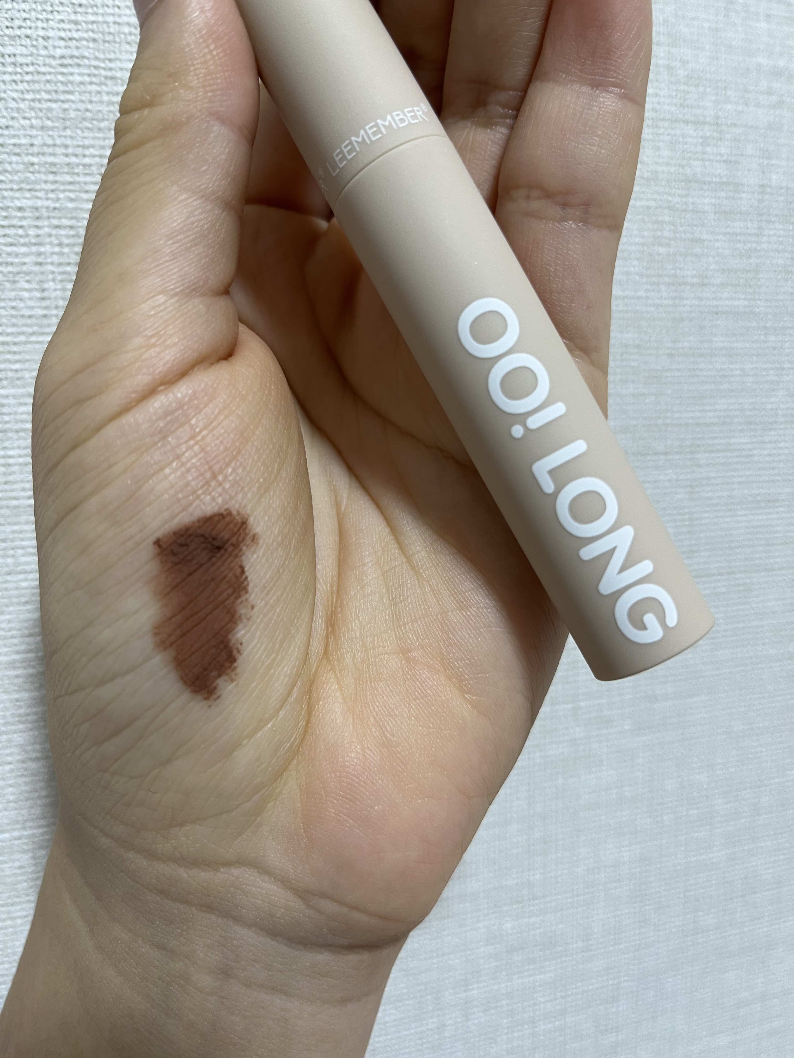 LEEMEMBER  
OO!LONG マットティーリップ
OL03ジンジャーブレッド


リップは思わずたくさん集めてしまうのですが、濃くて赤味の無いリップが欲しくなり、今回LIPSでこちらのOO!LONG マットティーリップを購入しまし