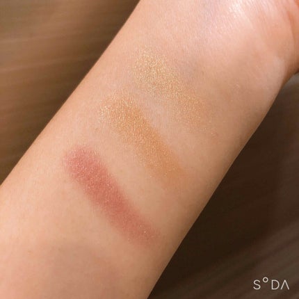 フラッシング アイス エクストラ ディメンション スキンフィニッシュ トリオ ミディアム ディープ/M・A・C/パウダーハイライトを使ったクチコミ(3枚目)