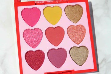 I Heart Revolution Heartbreakers Eyeshadow Palette/MAKEUP REVOLUTION/パウダーアイシャドウを使ったクチコミ（2枚目）