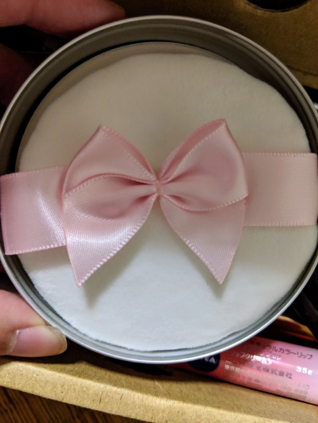 すっぴんパウダー ドリーミーカモミールの香り/クラブ/プレストパウダーを使ったクチコミ（2枚目）