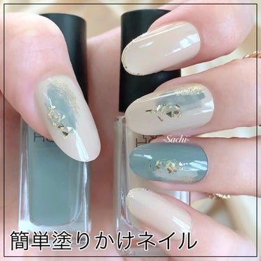 ラフな感じがおしゃれな塗りかけネイル💅💓

やり方は画像を参考にしていただければと思います♡
根元にカラーを重ねる時は、ハケをしっかりしごいて余分な液を落としてから、わざとかすれるように塗るとおしゃれに仕上がります🫶

人差し指と小指はBE322番を2度塗りして、GD083番を爪先に塗ったら、トップコートを塗って完成です💓

少しでも参考になれば嬉しいです♥️

#セルフネイル
#春ネイル
#シンプルネイル
#簡単ネイル
#プチプラネイル
#塗りかけネイル
#大人ネイル
#ネイルホリック
#私の上半期ベストコスメ2023 の画像 その0