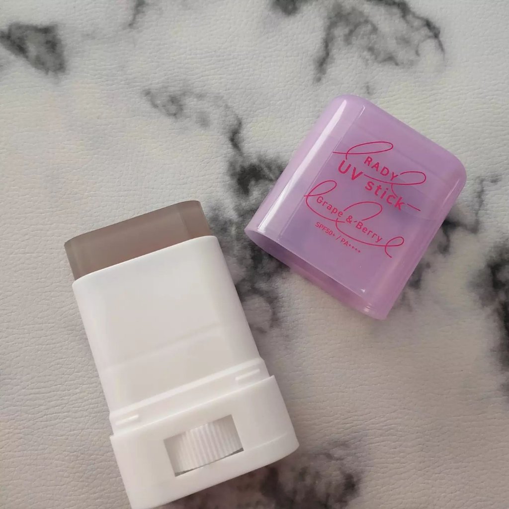 クリアUVスティック 巨峰ベリー /STラディー/日焼け止めスティックを使ったクチコミ（2枚目）