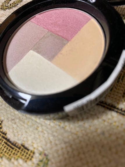 NYX Professional Makeup ハイグラス イルミネイティング パウダーのクチコミ「こちらは、
#NYXProfessionalMakeup の#ハイライト です。
とは.....」(3枚目)