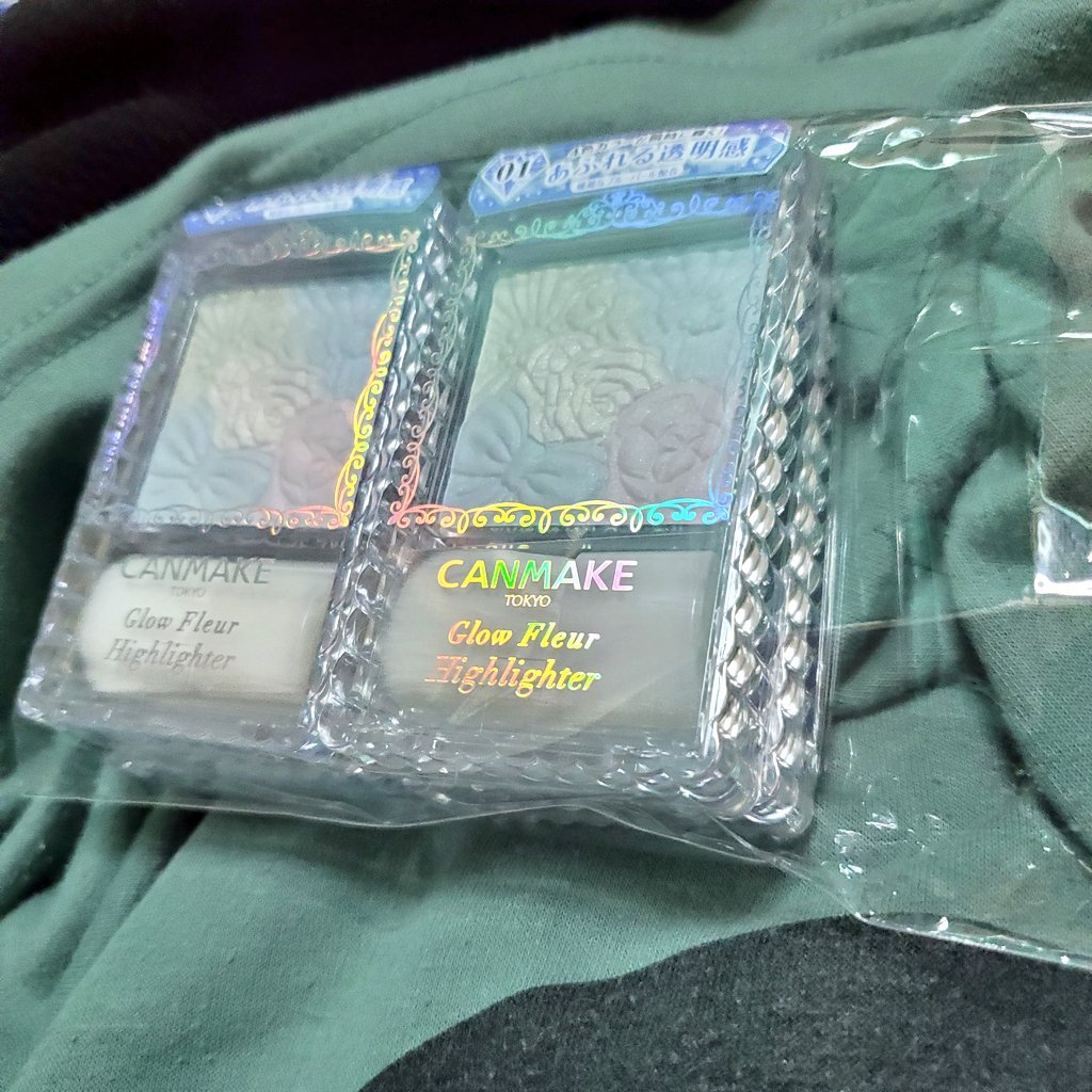 グロウフルールハイライター/キャンメイク/パウダーハイライトを使ったクチコミ（1枚目）