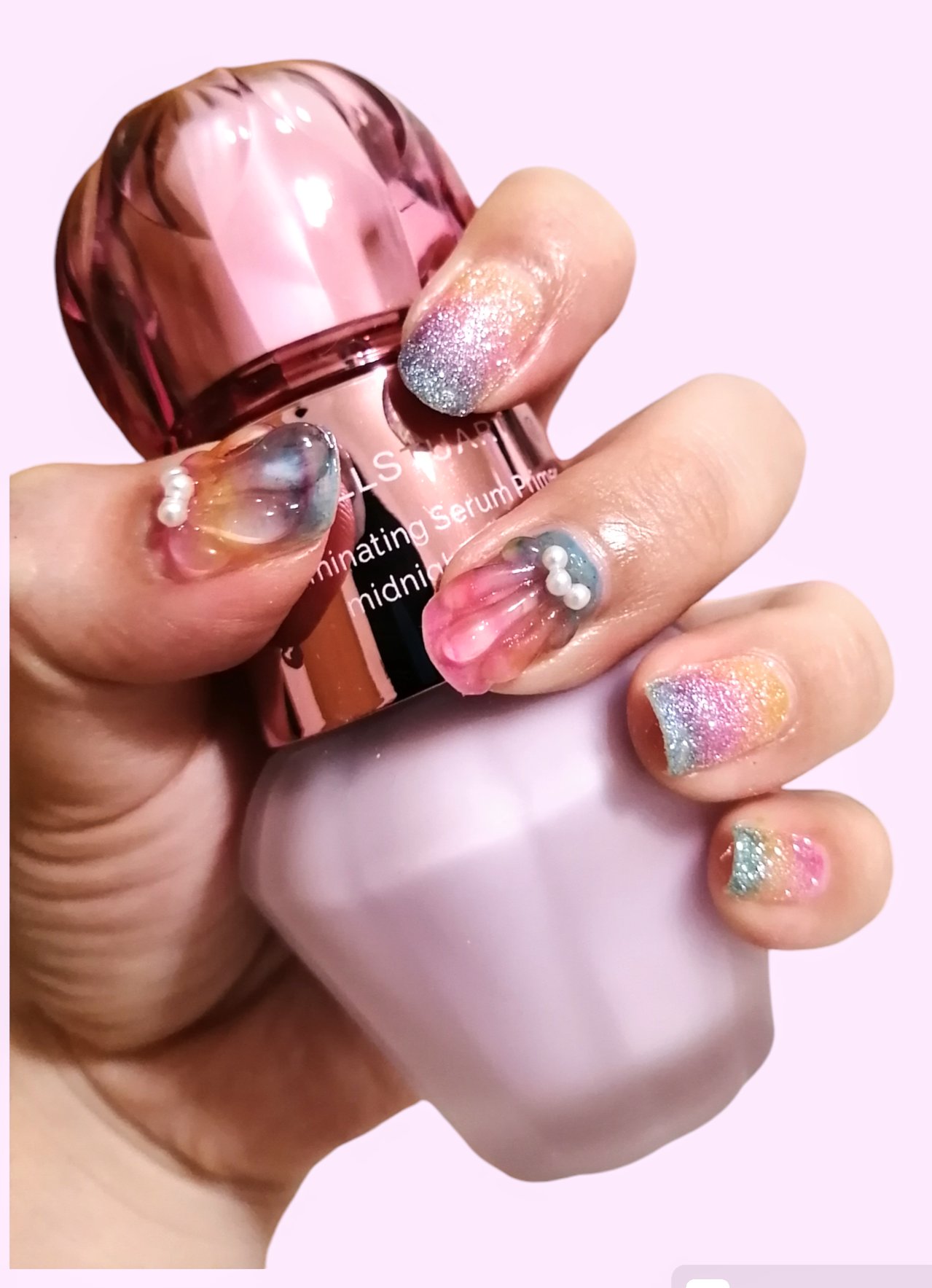 やっとやりたかった夏貝殻ネイルをやれたぞ〜！

なかやまちえこさんの動画を参考に。
思ったよりクリアの色が濃くて、もっとゆめかわにしたかったんだけど一回目の失敗を元に今回はうまくいけたかなと。
ふふ…我ながらニヤニヤしちゃうぜ

#るるのネ