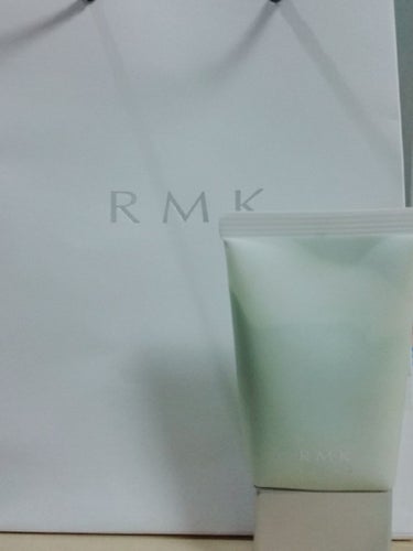 ＊＊RMK＊＊
コントロールカラー N 03(グリーン)
Made inJapan
￥3,500

頬の赤みがあるためグリーンを使用。
下調べ無しに見た目が可愛くてパケ買いました💕

少量で伸びるのでデ