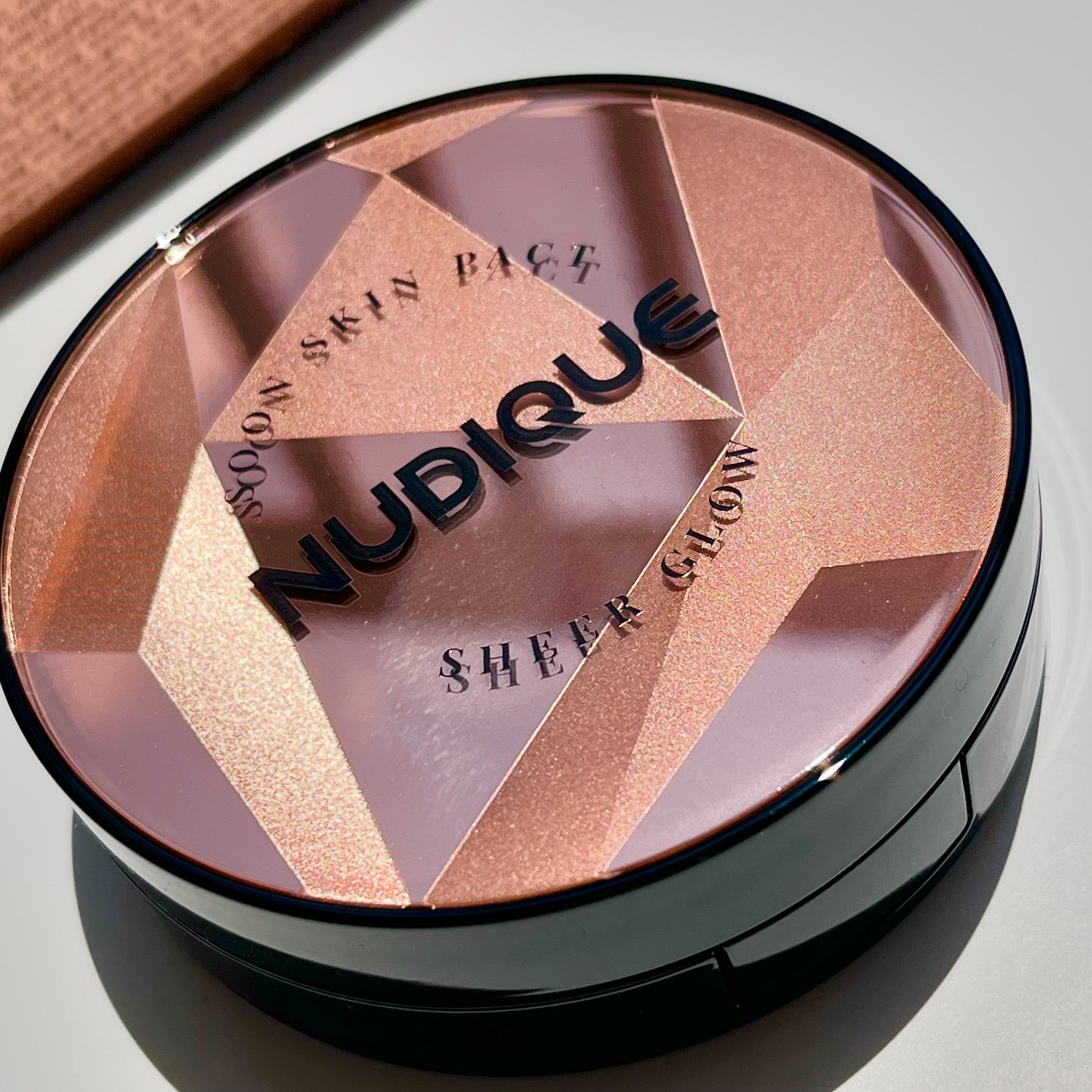 グロウクッションファンデーション/NUDIQUE/クッションファンデーションを使ったクチコミ（1枚目）