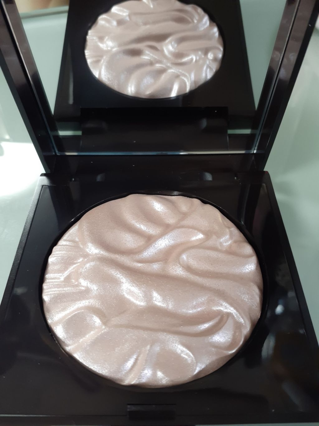 フェイスイルミネーター/ローラ メルシエ/パウダーハイライトを使ったクチコミ(1枚目)