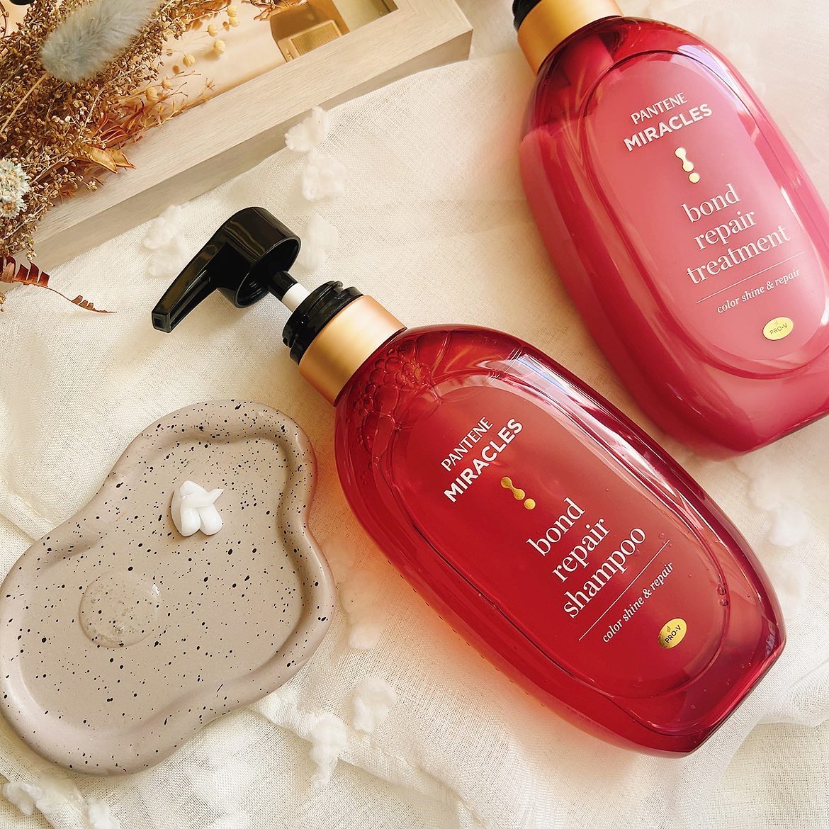 @pantene_jp_official さまより
提供していただきました。

PANTENE（パンテーン）ミラクルズ ボンドリペアシリーズ カラーシャイン＆リペア シャンプー をお試しさせていただきました。

ヘアカラーしてるので色落ちが