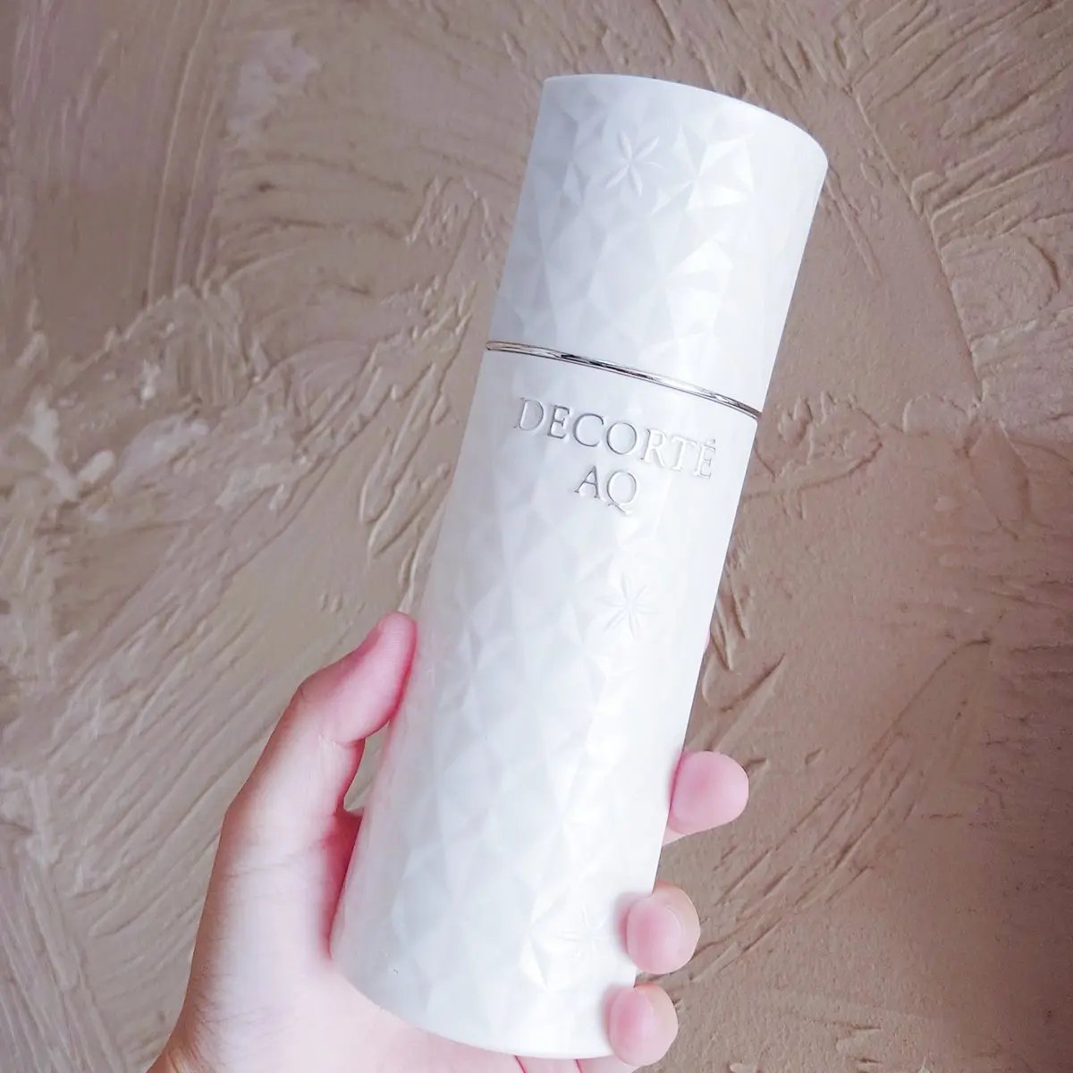 DECORTÉ AQ ホワイトニング エマルジョンのクチコミ「コスメデコルテAQ ホワイトニングエマルジョン

リニューアル前のコスデコ美白先行乳液🫧使うと.....」（1枚目）