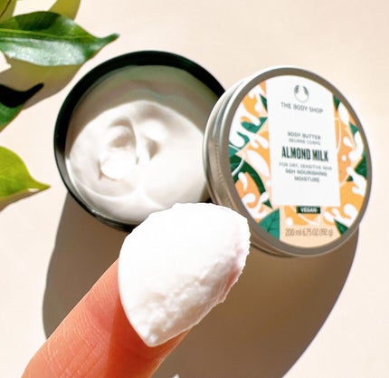 ボディバター アーモンドミルク/THE BODY SHOP/ボディクリームを使ったクチコミ(4枚目)