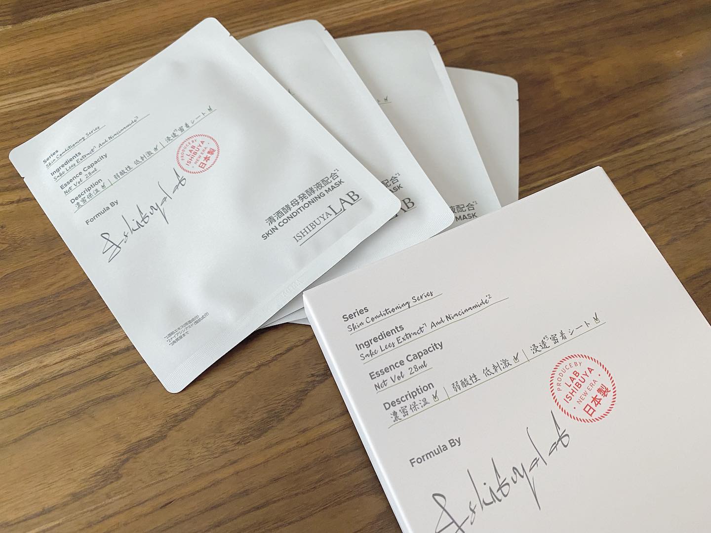 ￤
⁡
⁡
365日パック女の私が
SHIBUYALABの
SKIN CONDITIONING MASKをガチレビュー！
⁡
4枚入
1,480円（税込）
（一枚あたり370円）
⁡
取り出した時にわかるプルプルシートには
メッシュシートが