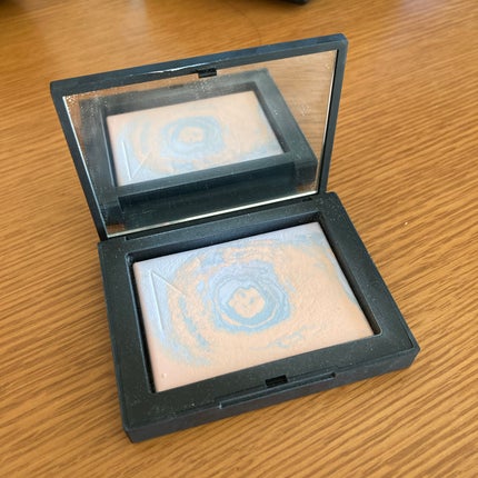 ライトリフレクティング プリズマティックパウダー/NARS/プレストパウダーを使ったクチコミ(2枚目)