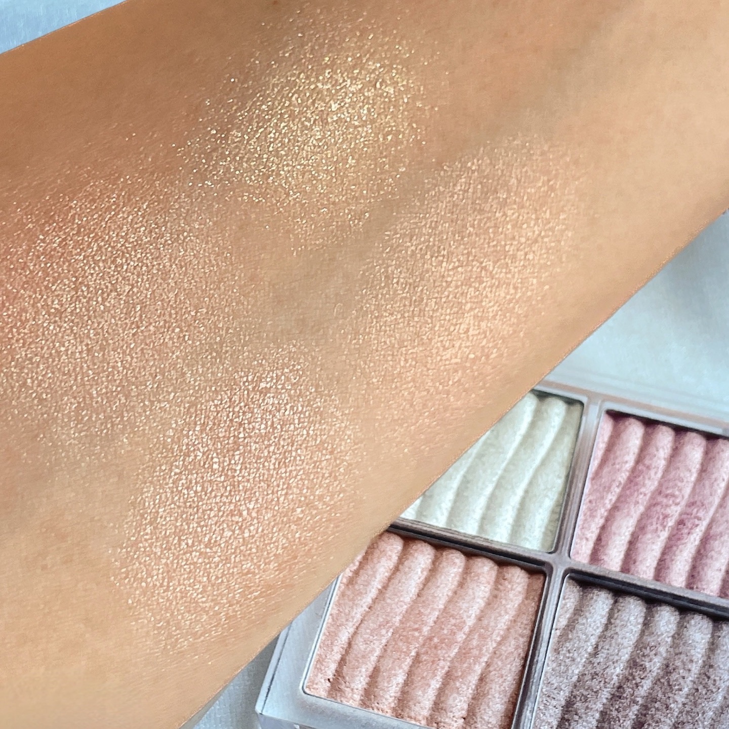 グロウコントゥアリングハイライターパレット/wakemake/パウダーハイライトを使ったクチコミ（3枚目）