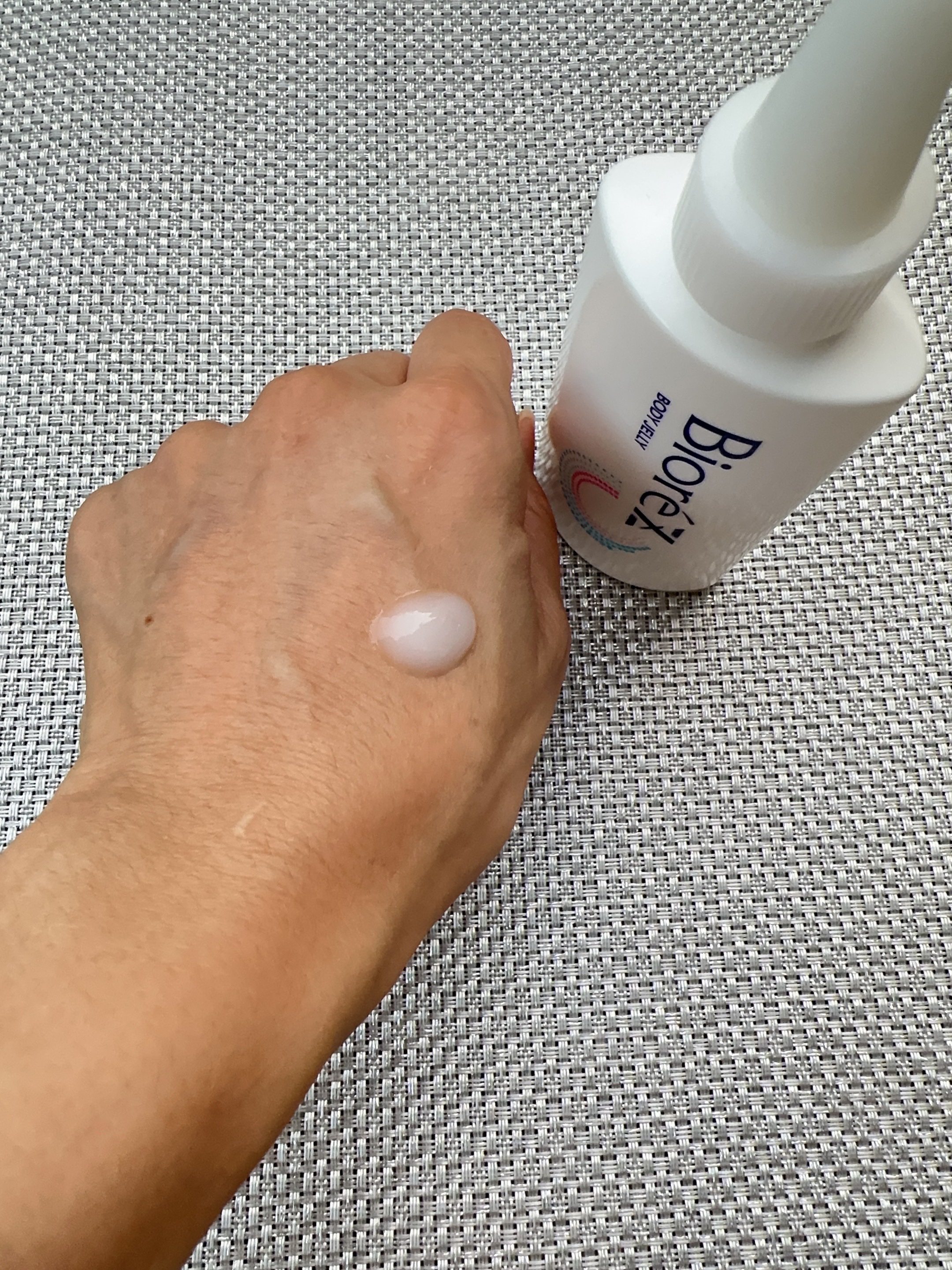 ビオレZ さらひや肌感ジュレ　無香料/ビオレ/デオドラント・制汗剤を使ったクチコミ（3枚目）