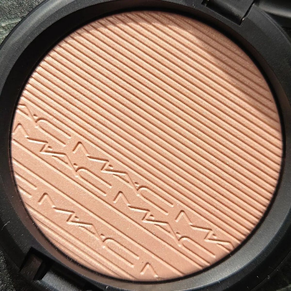 エクストラ ディメンション スキンフィニッシュ アイスド アプリコット /M・A・C/プレストパウダーを使ったクチコミ（3枚目）