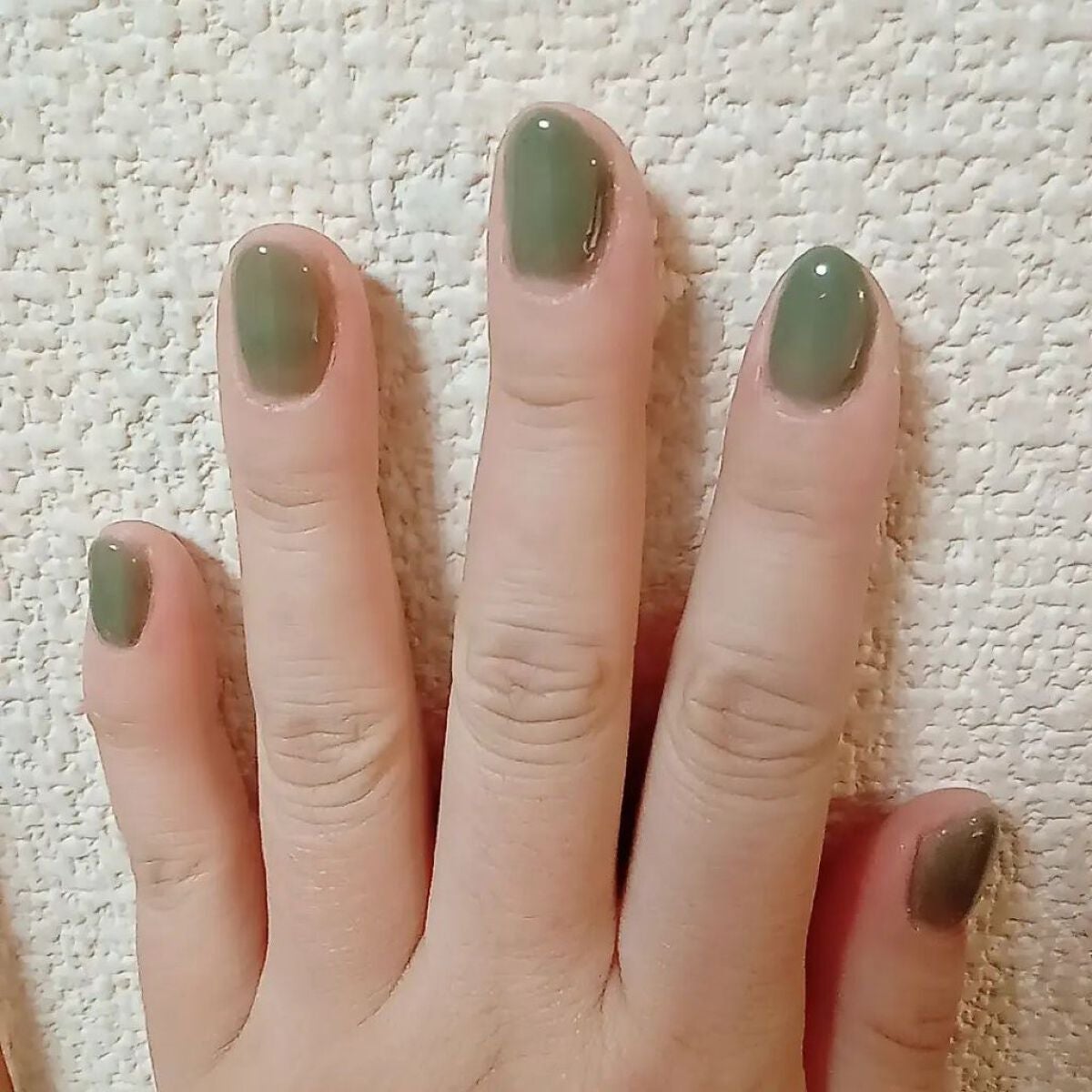 まっつん on LIPS 「今日ネイルやっとできたーそして薄めのカーキ、やりたかった色で嬉..」(2枚目)