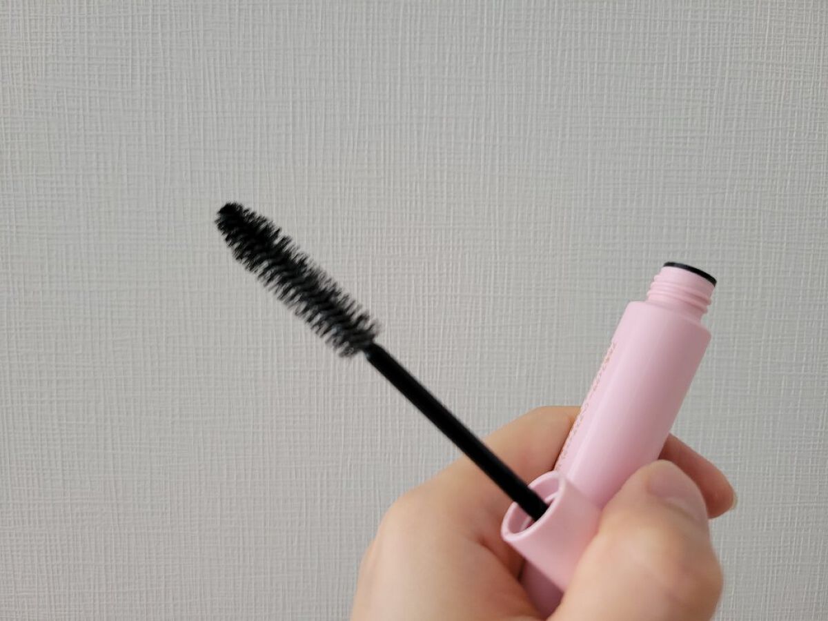 アイケイ アホ毛フィクサーのクチコミ「アイケイ様のアホ毛フィクサーをお試しさせて頂きました。

気になるアホ毛を大きなブラシでひと撫.....」（2枚目）