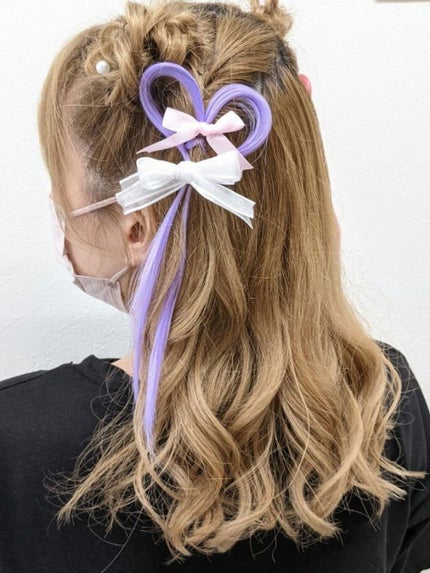 ヘアメイクみどり【YouTube】 on LIPS 「小さめのツインお団子アレンジに‼️好きなカラーエクステでその日..」(4枚目)