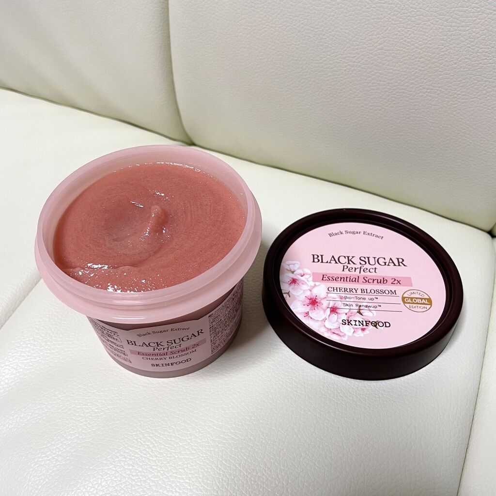 ブラックシュガー パーフェクト エッセンシャル スクラブ2X/SKINFOOD/洗い流すパック・マスクを使ったクチコミ（2枚目）