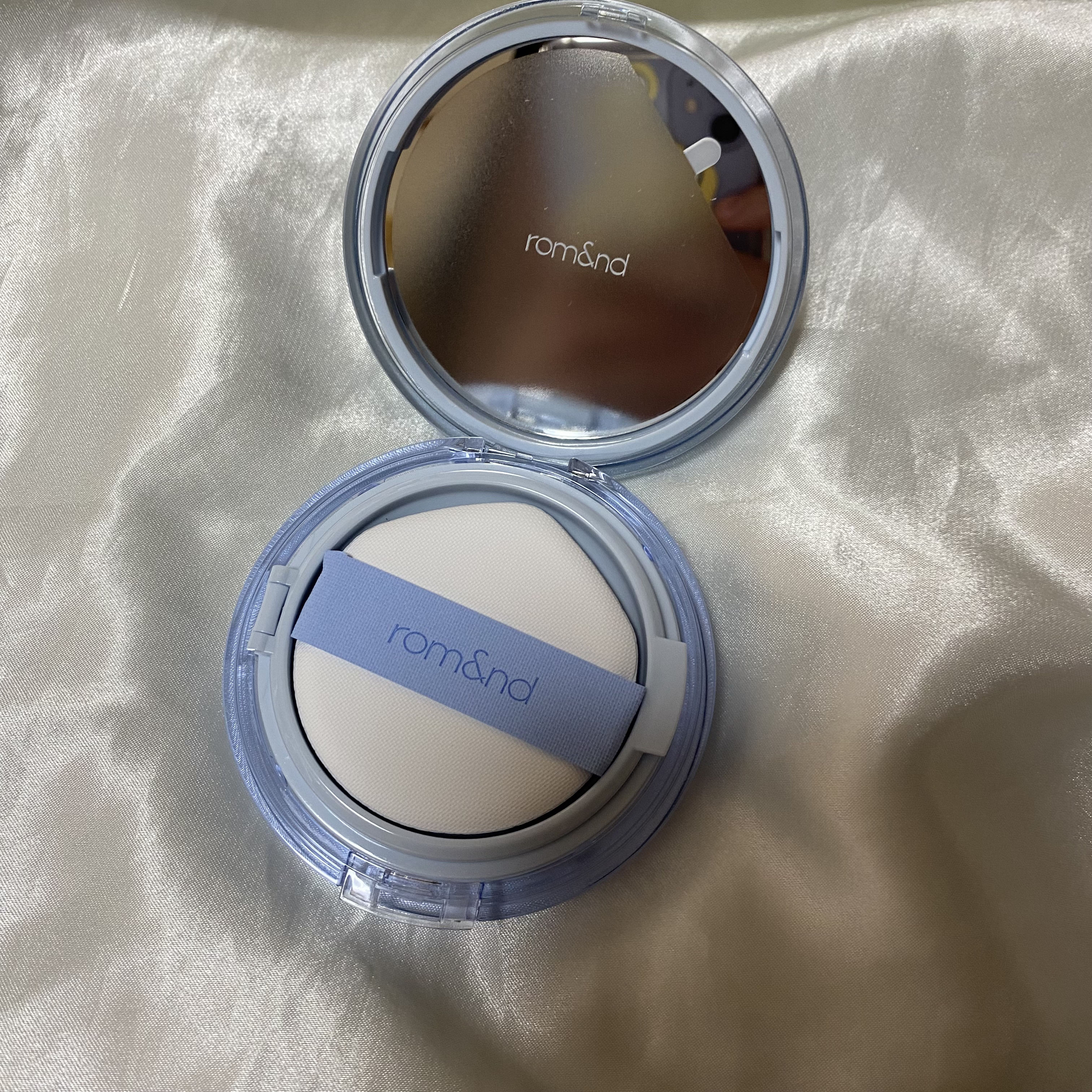ベアウォータークッション/rom&nd/クッションファンデーションを使ったクチコミ（2枚目）
